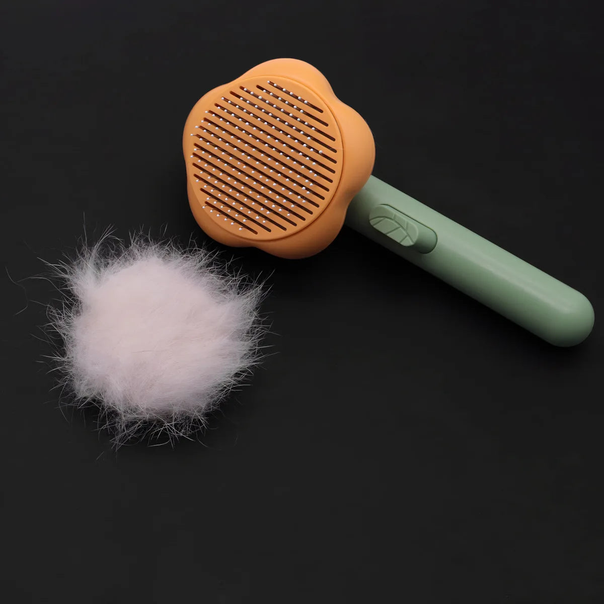 Brosse Auto-Nettoyante 🐾 — Appuie… les poils disparaissent 🤯
